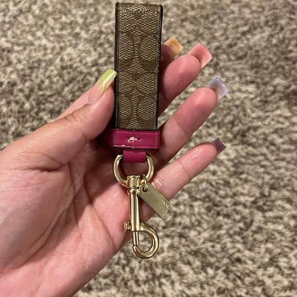 Coach Trigger Snap Keychain - Picture 3 of 4